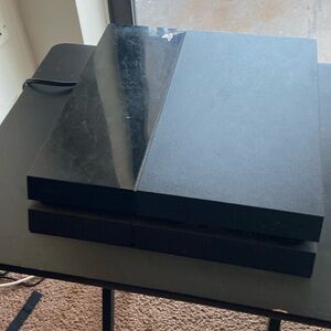 Works wonderfully. Very maintained and comes without controllers.